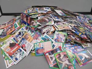 lot 25 image: COLLECTABLE CARDS