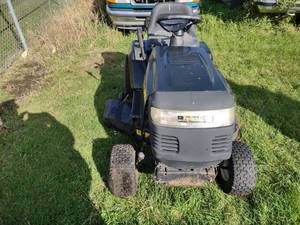 lot 61 image: Poulon Pro 17 hp. 42 Riding Mower,...