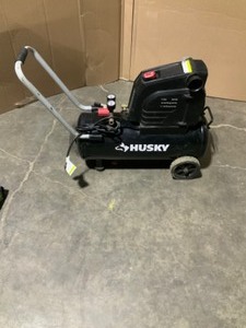 Husky 8G 150 PSI Hotdog Air Compressor See Pictures