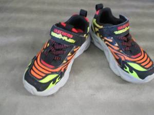 Skechers Boys Tennis Shoes Size 11....