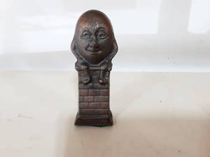 lot 1 image: Vintage Cast Iron Humpty Dumpty Coin Bank 5-12 Tall