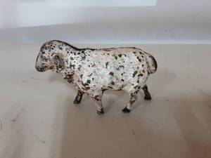 lot 3 image: Cast Iron Sheep Coin Bank 3 Tall