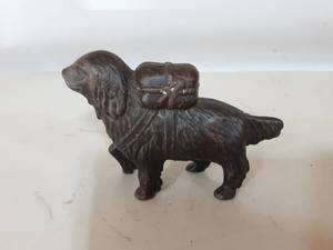 lot 9 image: Small Cast Iron Dog Coin Bank 3-34 Tall