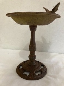 lot 222 image: Metal Miniature Bird Feeder Display