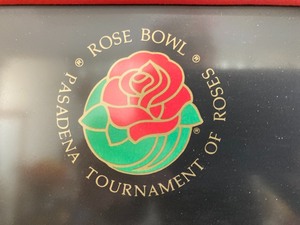 lot 224 image: Framed 1994 Rose Bowl Champions Artwork