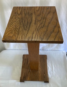 lot 226 image: Oak Pedestal Stand