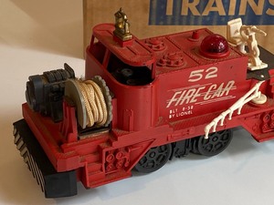 lot 165 image: Lionel Fire Car 52