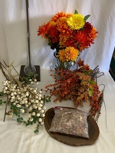 lot 173 image: Home Decor Items