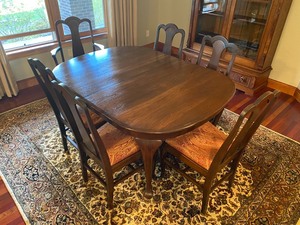 lot 46 image: Beautiful Vintage Dining Room Table and Eight Chairs