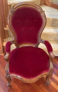 lot 38 image: Vintage Victorian Style Sofa & Coordinating Chair