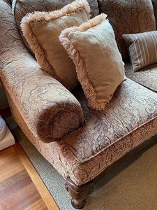 lot 12 image: Lovely Upholstered Sofa in Neutral Tones