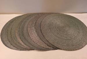 lot 82 image: Lovely Linen Lot