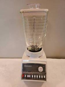 lot 85 image: Kitchen Appliance Selection