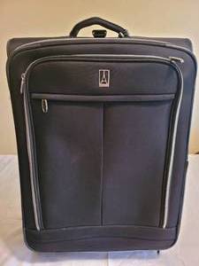 lot 98 image: Travel Pro & Swiss Gear Suitcases