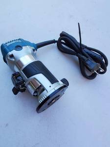 lot 101 image: Makita Router RT0701C