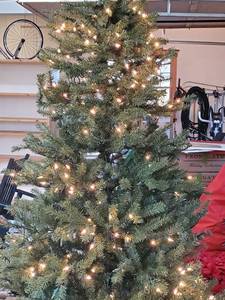 lot 276 image: 7ft Christmas Tree