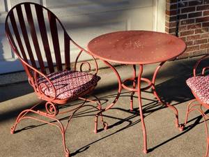 lot 111 image: (2) Chairs & Table Deck Sunroom Set