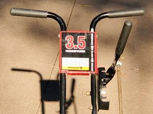 lot 133 image: Gas Powered Lawn Edge Trimmer