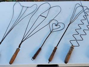 lot 148 image: Assorted Rug Beaters Lot