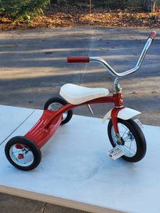 lot 142 image: Nice Road Master Tricycle