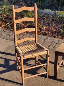lot 298 image: (2) Vintage Wooden Chairs