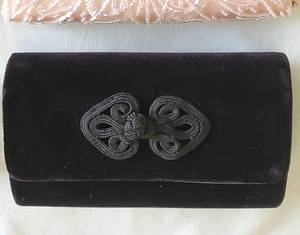 lot 300 image: (4) Vintage Handbags