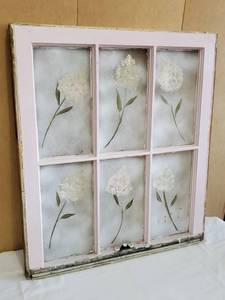 lot 302 image: Vintage Hand Painted Wooden Framed Window