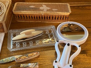 lot 254 image: Vintage Ladies Things