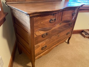 lot 251 image: Beautiful Antique Dresser w Mirror