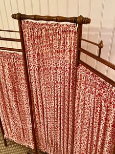 lot 268 image: Vintage Decorative Tri-Fold Fabric Screen
