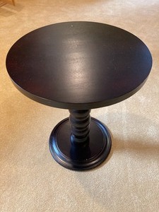 lot 175 image: Round Wood Accent Table