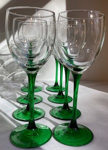 lot 186 image: Set of 8 Wine and 8 Green Stemmed Champagne Glasses