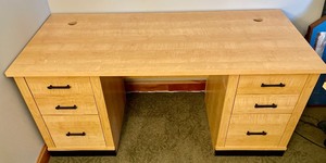 lot 383 image: Delightful Desk