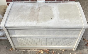 lot 368 image: Suncast Plastic Outdoor Storage Box