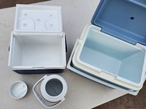 lot 323 image: (3) pc Small Cooler Set