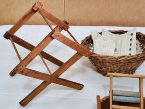 lot 347 image: Primitive Doll set with Doll Cloths