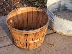 lot 349 image: Metal Wash Tub & (2) Peach Baskets