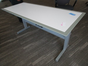 lot 144 image: IZZY PLUS ADJUSTABLE HEIGHT, FLIP TOP WORK TABLE