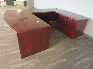lot 152 image: CHERRY WOOD VENEER, U SHAPE  EXECUTIVE DESK BY NATIONAL FURNITURE