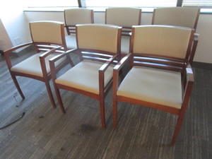 lot 168 image: UPHOLSTERED CONFERENCE CHAIRS WITH ARMS BY KIMBALL