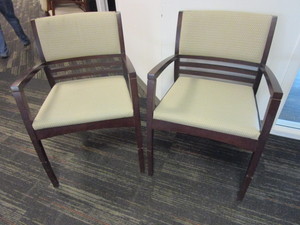 lot 172 image: UPHOLSTERED CONFERENCE CHAIRS WITH ARMS BY KIMBALL