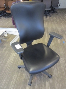 lot 213 image: KEILHAUER BLACK LEATHER TASK CHAIR