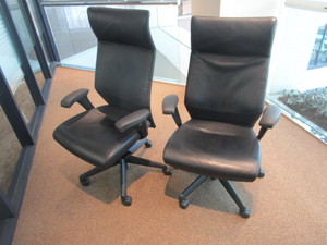 lot 118 image: HIGH END, KEILHAUER, LEATHER, ADJUSTABLE OFFICE CHAIRS WITH ARMS