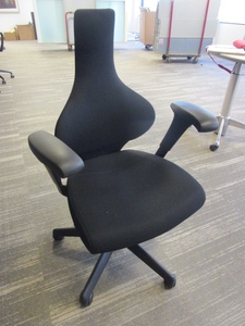 lot 212 image: KEILHAUER BLACK FABRIC TASK CHAIR