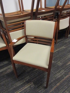 lot 171 image: UPHPOLSTERED CONFERENCE CHAIRS WITH ARMS BY KIMBALL