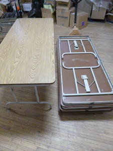 lot 8 image: 5 Folding Tables