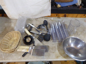 lot 25 image: Miscellaneous Kitchen Items