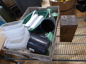 lot 42 image: Restaurant Items