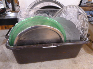 lot 50 image: Serving Trays