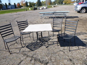 lot 75 image: Outdoor Patio Table with 4 Chairs
